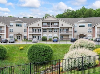 218 Reservoir St Unit 211, Holden, MA 01520