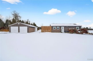 214 Baldwin Rd, Fulton, NY 13069