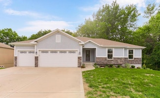 304 Summerfield Dr, Louisburg, KS 66053