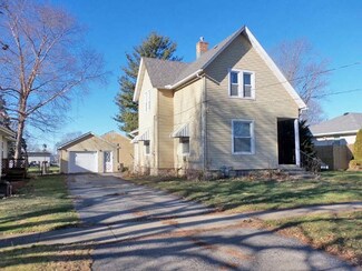 902 S 5th St, Oregon, IL 61061
