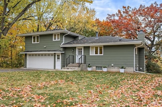 8401 Meadow Lake Rd N, New Hope, MN 55428