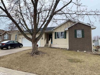1911 S 3rd Avenue Place, Marshalltown, IA 50158