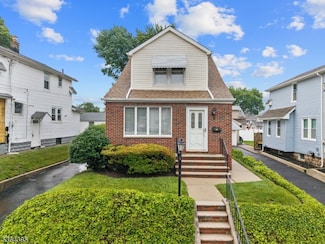 284 Harrison St, Nutley, NJ 07110