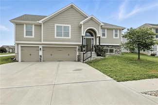 705 Englewood Dr, Kearney, MO 64060