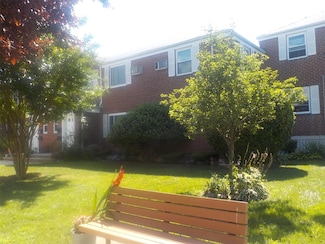 70-50 260th St Unit H-2, Glen Oaks, NY 11004