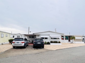 1811 New York Ave, Bradenton, FL 34207