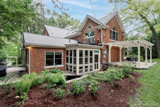 2475 Devonshire Rd, Ann Arbor, MI 48104