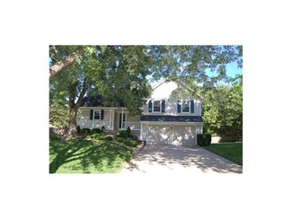 9205 Swarner Dr, Lenexa, KS 66219