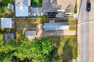 1413 Singleton Blvd, Dallas, TX 75212