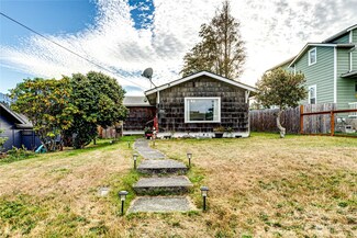 832 W 9th St, Port Angeles, WA 98363
