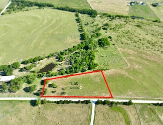 562 NW County Road 2242, Barry, TX 75102