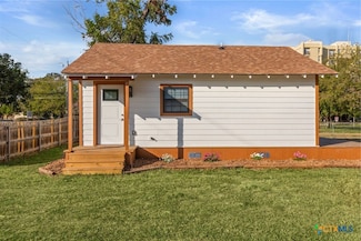 409 S Saunders St, Seguin, TX 78155