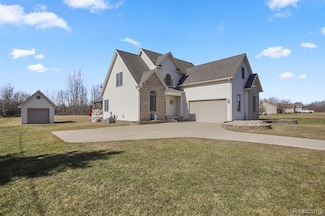10102 N Fenton Rd, Fenton, MI 48430