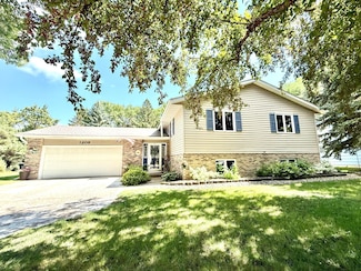 1208 26th St NW, Willmar, MN 56201