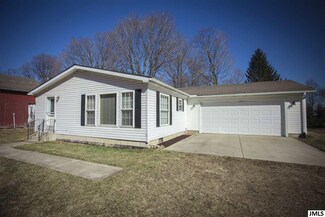 120 Elm St, Manitou Beach, MI 49253
