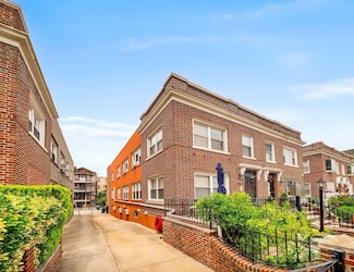 21-62 24th St, Long Island City, NY 11105