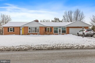 604 E Winding Hill Rd, Mechanicsburg, PA 17055