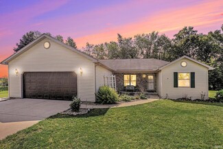 216 Cindy Ct, Millersburg, IN 46543