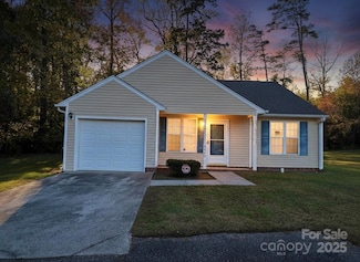 3640 Cheshire Woods Dr, Winston Salem, NC 27106