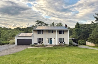 4 High Point Dr, Poughkeepsie, NY 12603