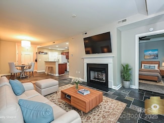 718 W Trade St, Charlotte, NC 28202
