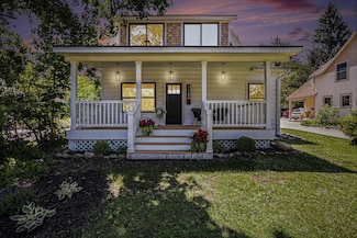 1124 E Mitchell St, Petoskey, MI 49770