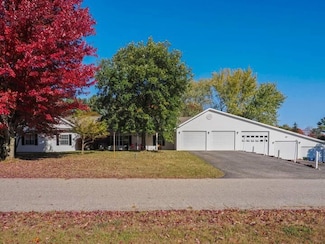 5095 Castleview Dr, Charlevoix, MI 49720