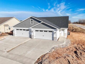 1901 Hidden Hollow Ln, Manitowoc, WI 54220