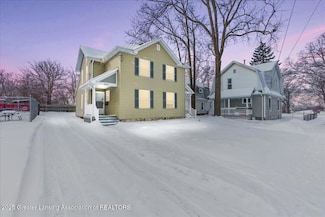 904 Linden Grove Ave, Lansing, MI 48912