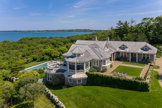 7 Clay Pit Ln, Aquinnah, MA 02535