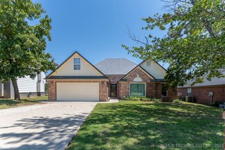 3925 S Rolling Oaks Dr, Tulsa, OK 74107