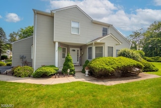 18 Mountain View Ct, Hamburg, NJ 07419