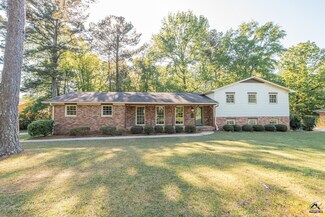 1420 Maplewood Dr, MacOn, GA 31210