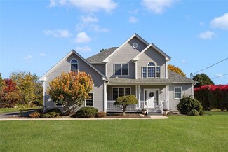 423 River Rd, Lincoln, RI 02865