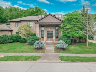 319 5th St, Paintsville, KY 41240
