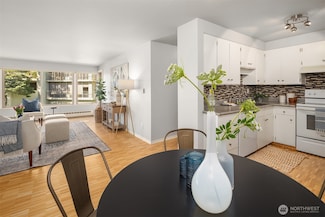 1600 43rd Ave E Unit 303, Seattle, WA 98112