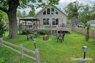 5927 S Croton Hardy Dr, Newaygo, MI 49337