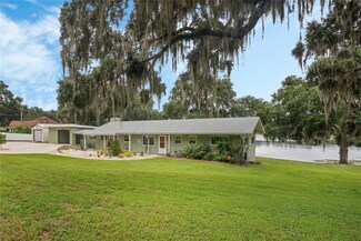 216 E Mirror Lake Dr, Fruitland Park, FL 34731