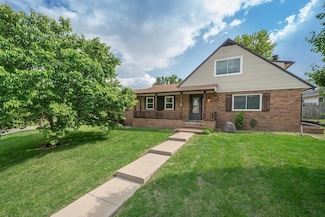 425 E Birchwood Rd, Derby, KS 67037