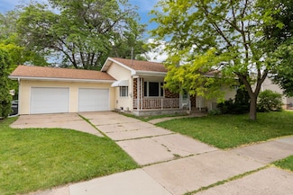 1517 Burdick St, Oshkosh, WI 54901
