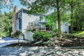 10 Red Jacket Ln, Salem, MA 01970