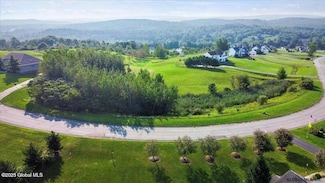 18 Edinburgh Dr, Schodack, NY 12063