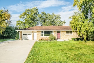 W177N8635 Lynwood Dr, Menomonee Falls, WI 53051