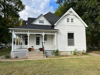 457 W Vest St, Marshall, MO 65340