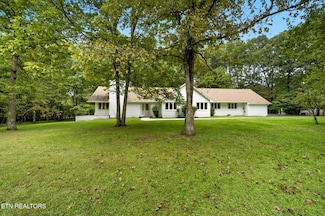 696 Laurel Cir, Crossville, TN 38555