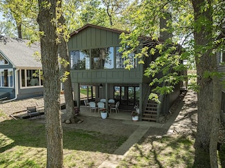 2902 Manhattan Blvd, Spirit Lake, IA 51360