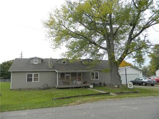 903 E 11th St, Rushville, IN 46173