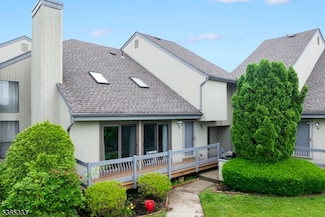 29 Woodhill St Unit 132, Somerset, NJ 08873