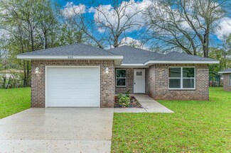 686 E E Cobb Ave, Crestview, FL 32539