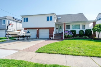3478 Woodward St, Oceanside, NY 11572